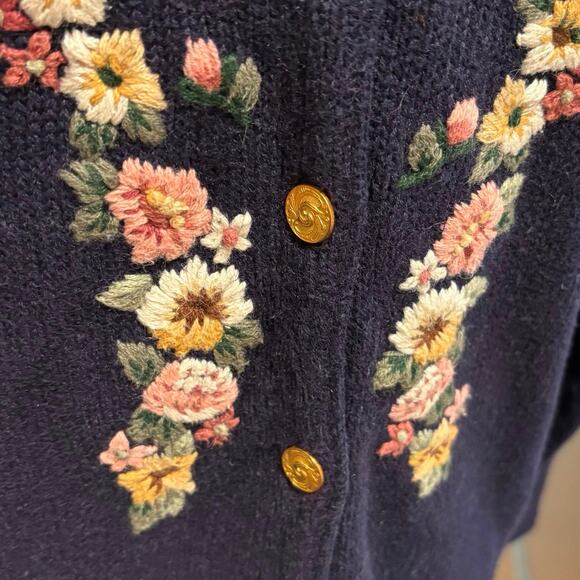 Ashley Size M Hand Embroidered Floral Cardigan Sweater V Neck Goldtone Buttons - Picture 3 of 5